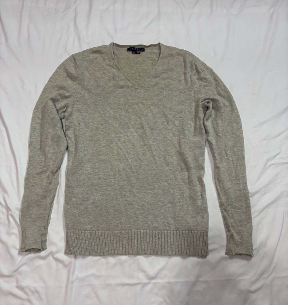 Theory V-Neck Sweater Size S/P Gray Cashmere Cotton